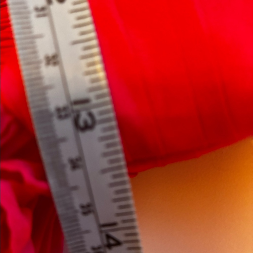 Pink Maxi Gown with Flutter Cap Sleeves and V-Neckline
1 measurement waist - Picture 6 of 9